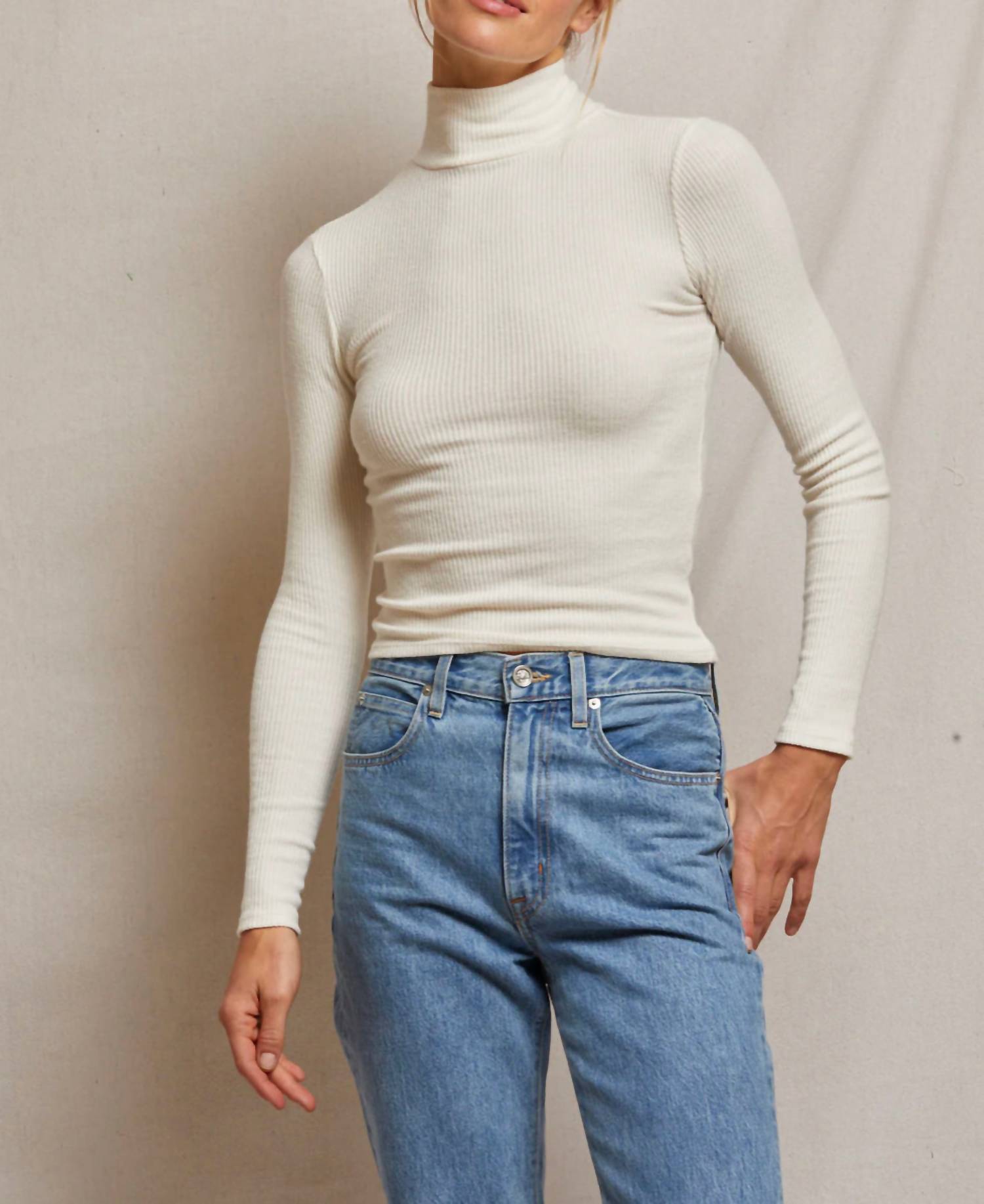 

Водолазка Noelle Rib в сахаре PERFECTWHITETEE, цвет sugar