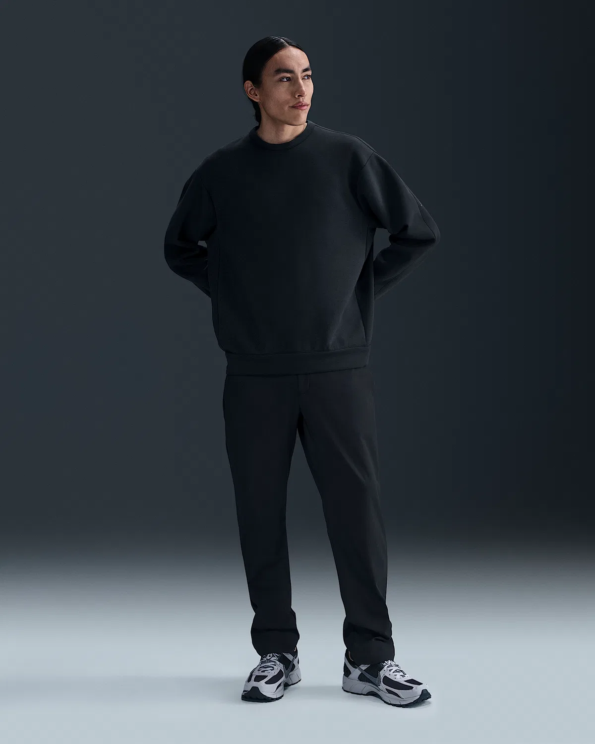 Мужская футболка Nike 24.7 ImpossiblySoft Dri-FIT Crew, Black/Dark Smoke Grey — фото 4