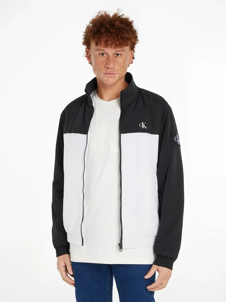 

Студенческая куртка Calvin Klein Jeans "PADDED HARRINGTON" с тисненым логотипом, цвет Bright White / Ck Black
