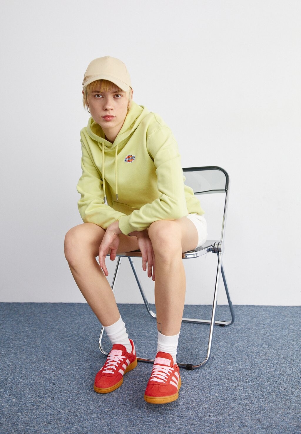 Низкие кроссовки Handball Spezial Unisex adidas Originals, цвет bright red/clear pink — фото 3