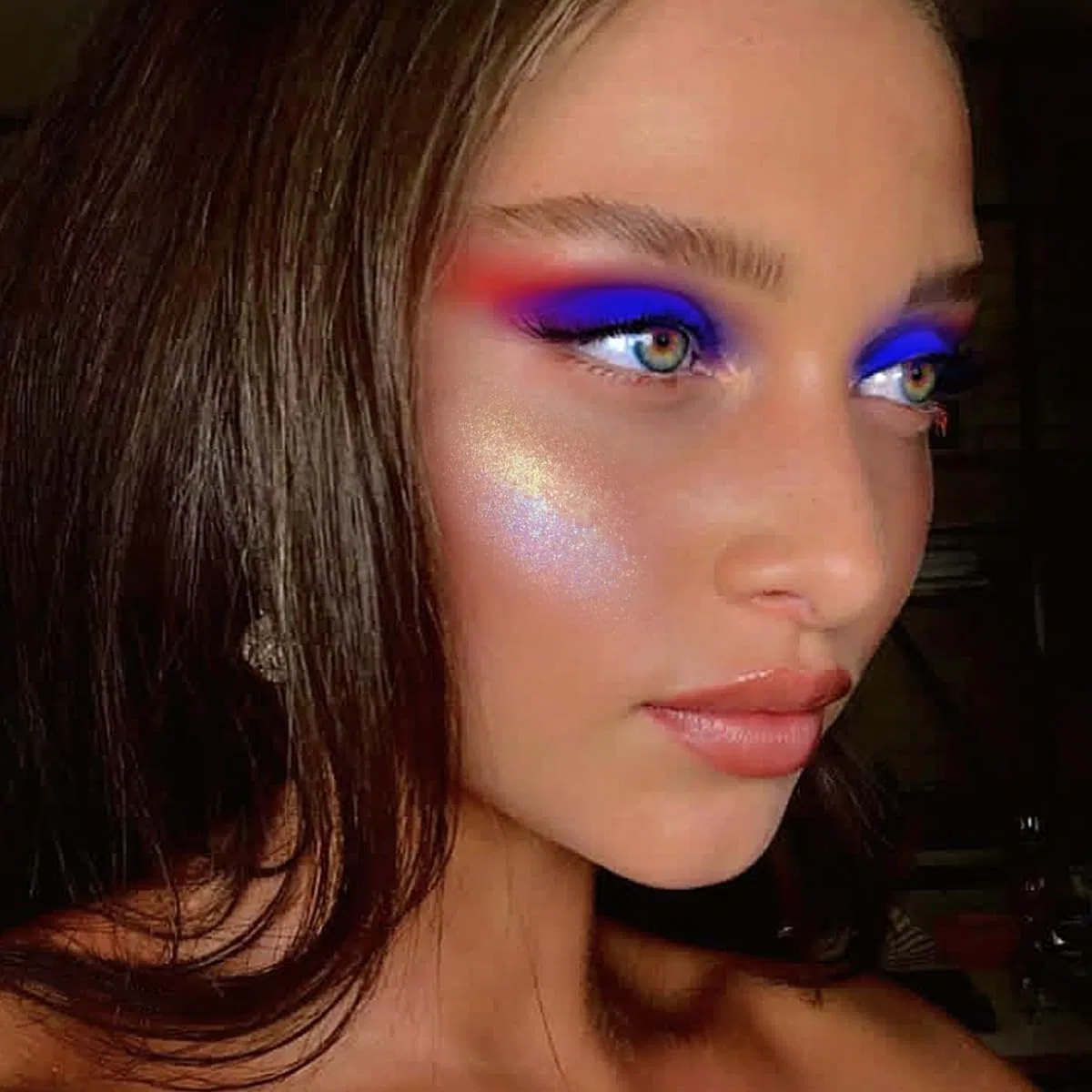 Палетка теней для век «Gothy Eyeshadow Blue Red Palette» от Make-Up Eyeshadow Cypedo — фото 4