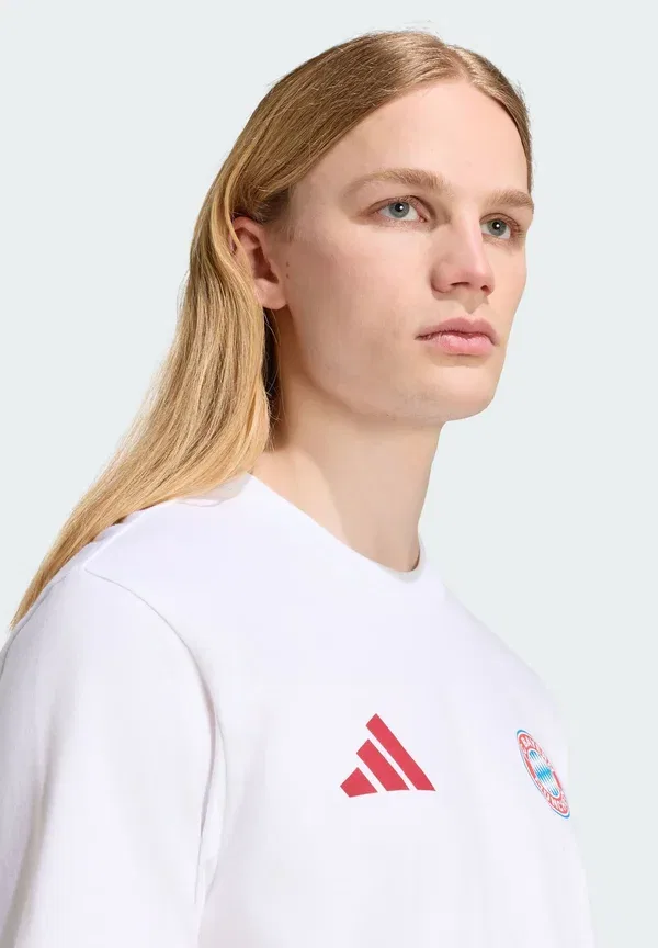 Футболка Adidas Performance Fc Bayern Muenchen Anthem Graphic T-Shirt Print T-Shirt, белый, командный красный — фото 4