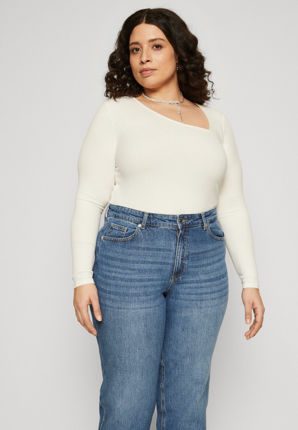 

Джинсы зауженного кроя VMTESSA MOM Vero Moda Curve, синий деним