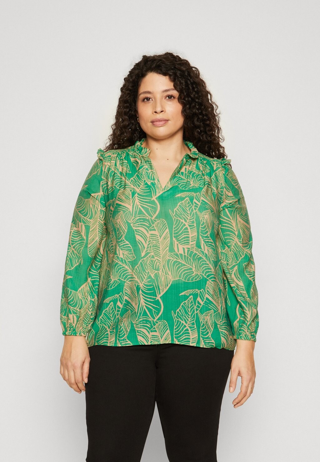 

Блузка CARBETSEY FRILL ONLY Carmakoma, зеленый