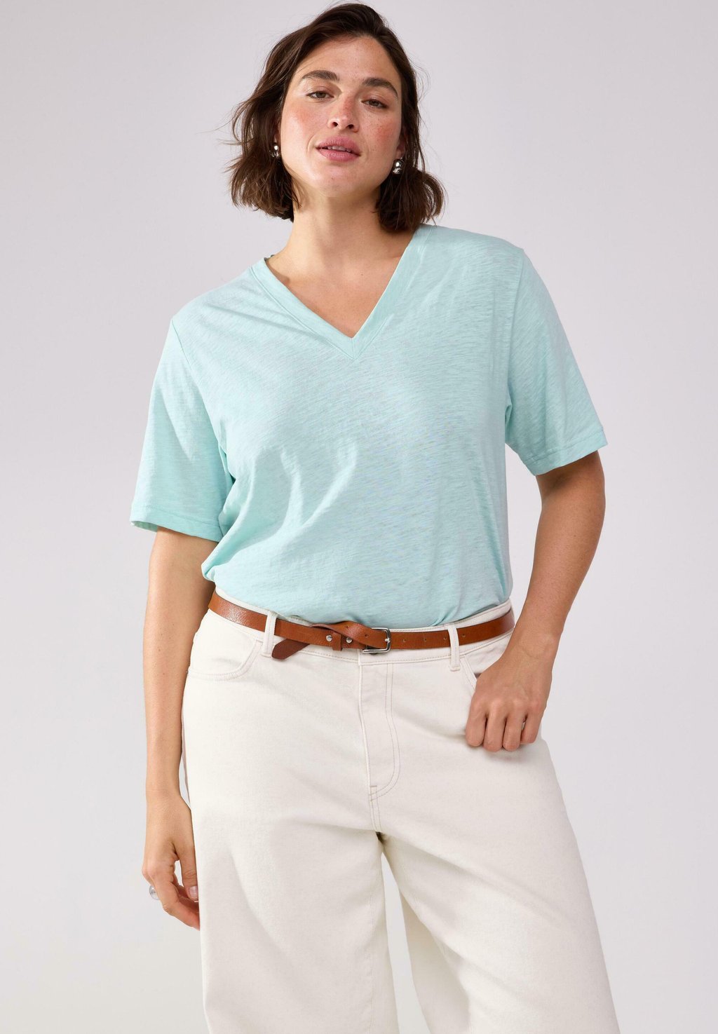 

Базовая футболка WITH V-NECK Lindex, светло-голубой
