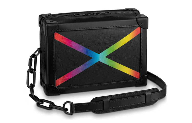 

Сумка LOUIS VUITTON Таига черный с радужным отливом