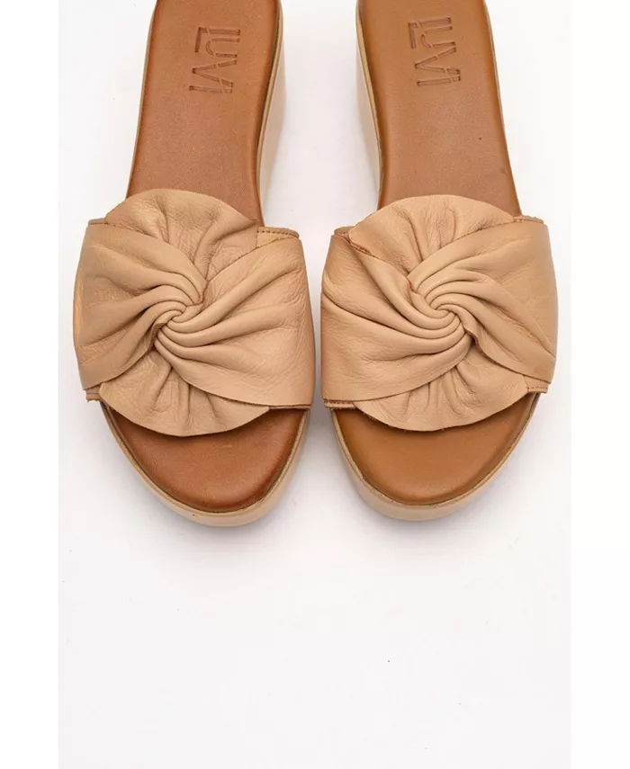 Сандалии из кожи на танкетке Syndra Bow (женские) Forever & Always Shoes, загар/бежевый — фото 2