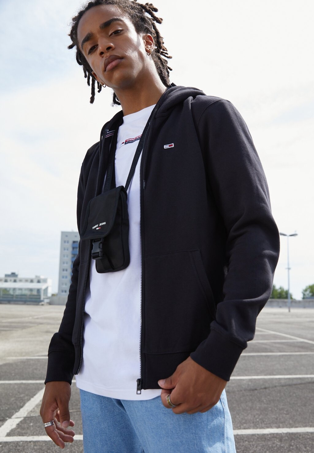 

Толстовка на молнии Tommy Jeans, черный