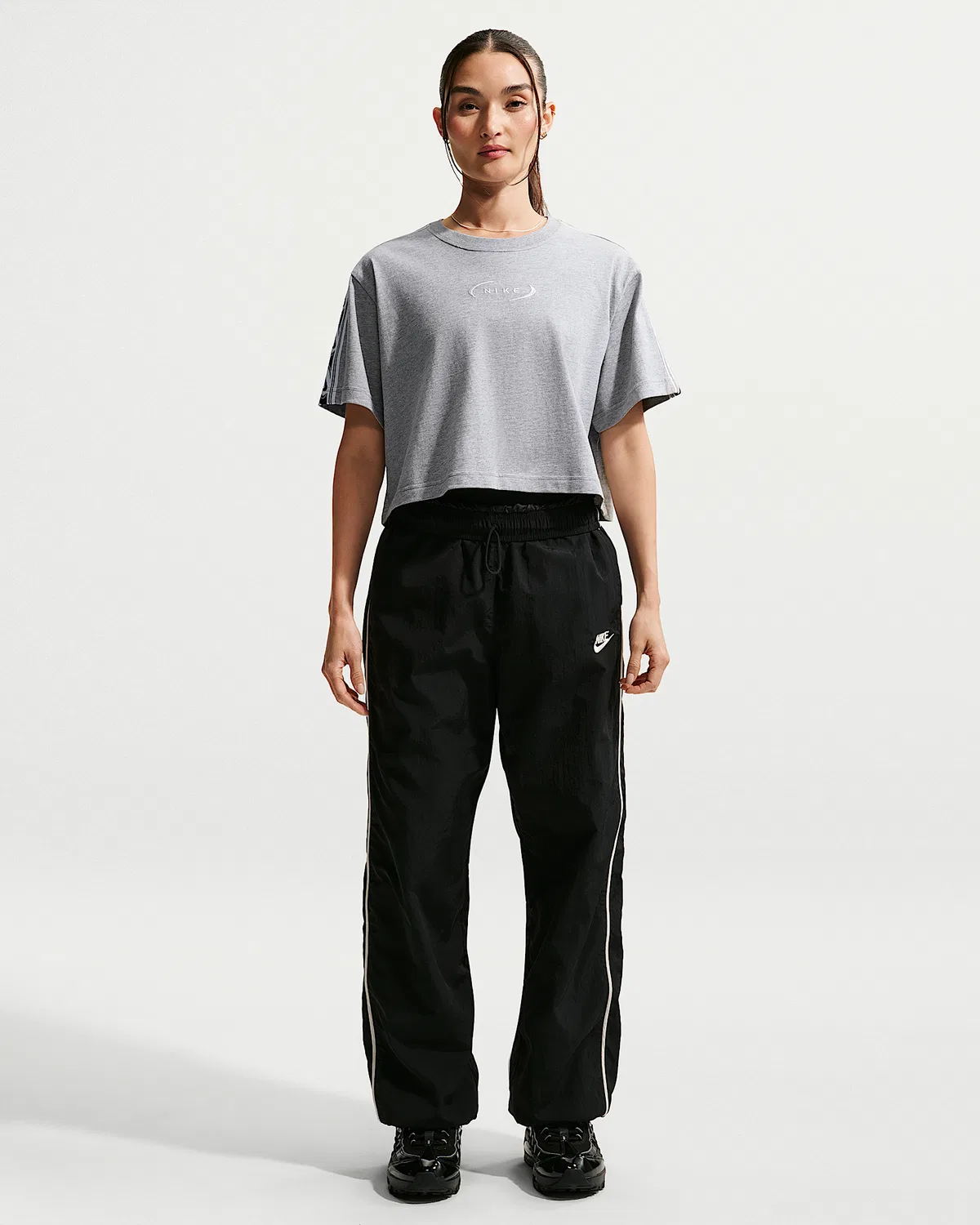 Женская свободная укороченная футболка Nike Sportswear Classic, Dark Grey Heather — фото 4