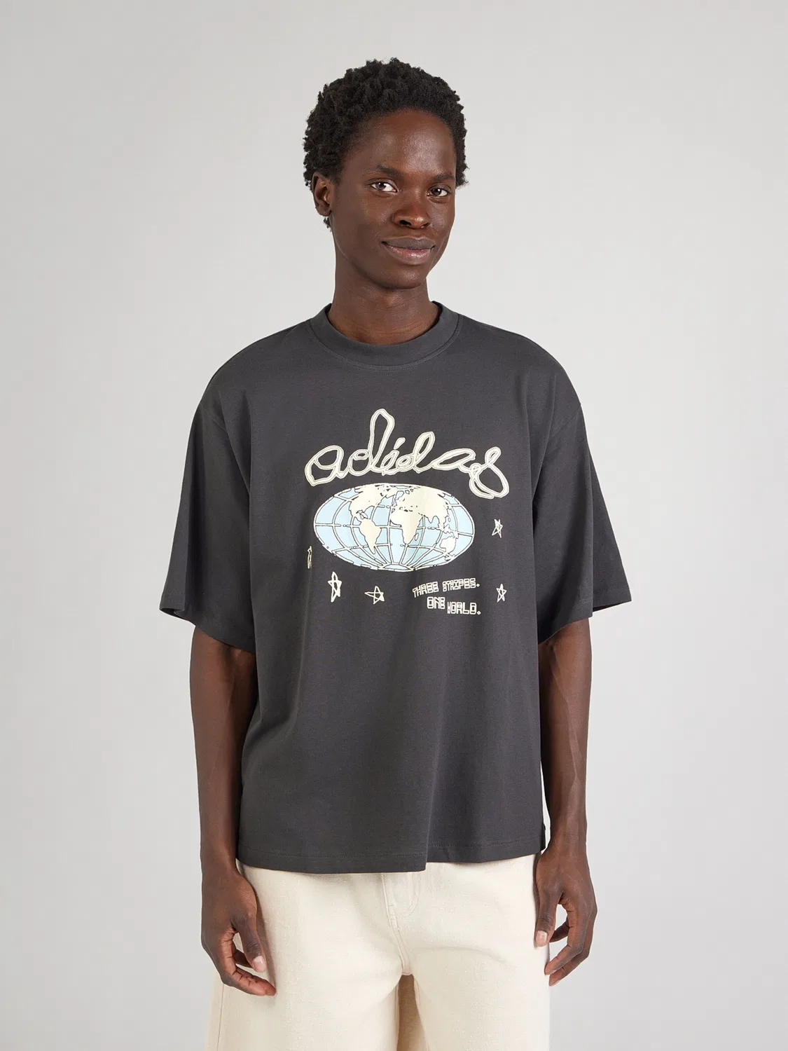 Футболка Adidas Originals ONE WORLD черного цвета — фото 3