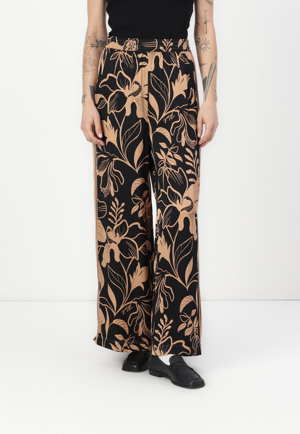 

Брюки PRINTED PANTS KARL LAGERFELD, мультиколор
