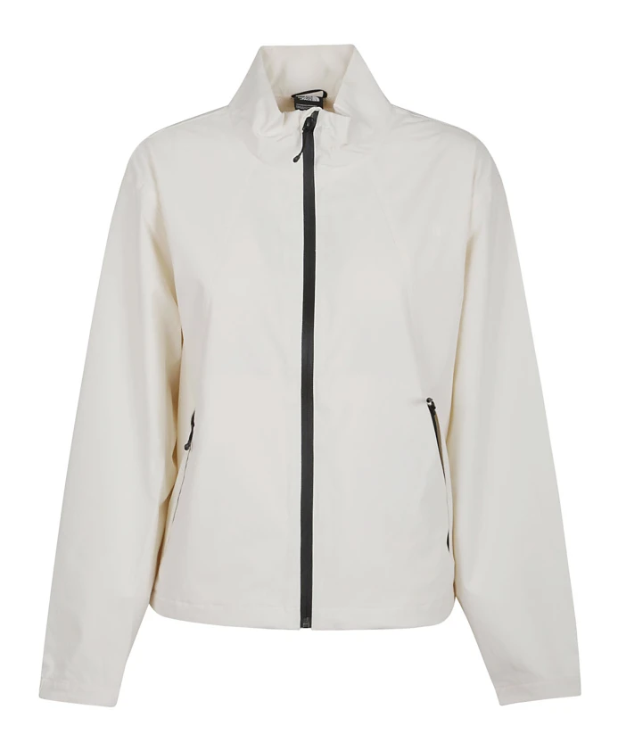 

Белая женская куртка, стильный и удобный вариант. The North Face, белый