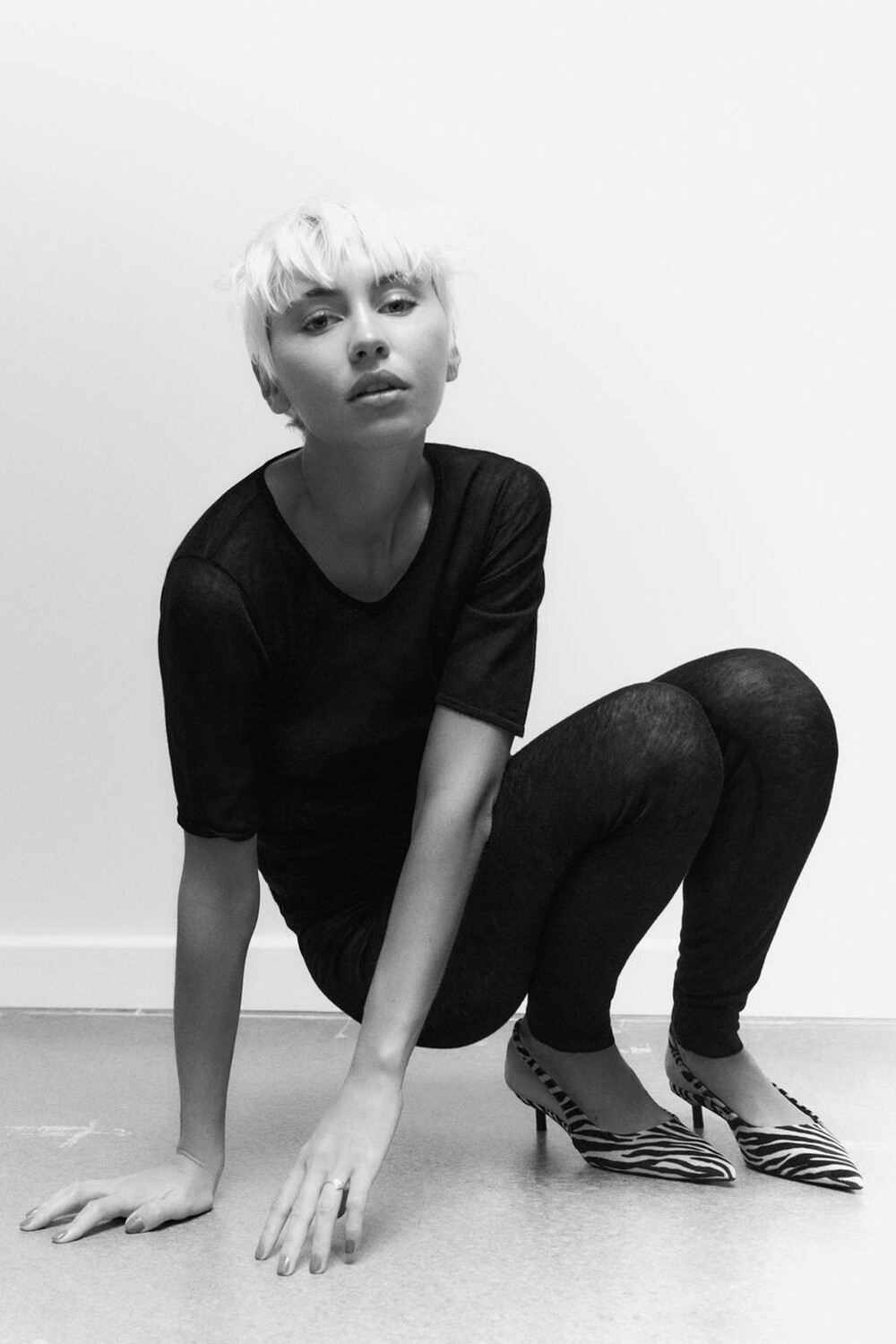 

Футболка из 100% шерсти ZARA, черный