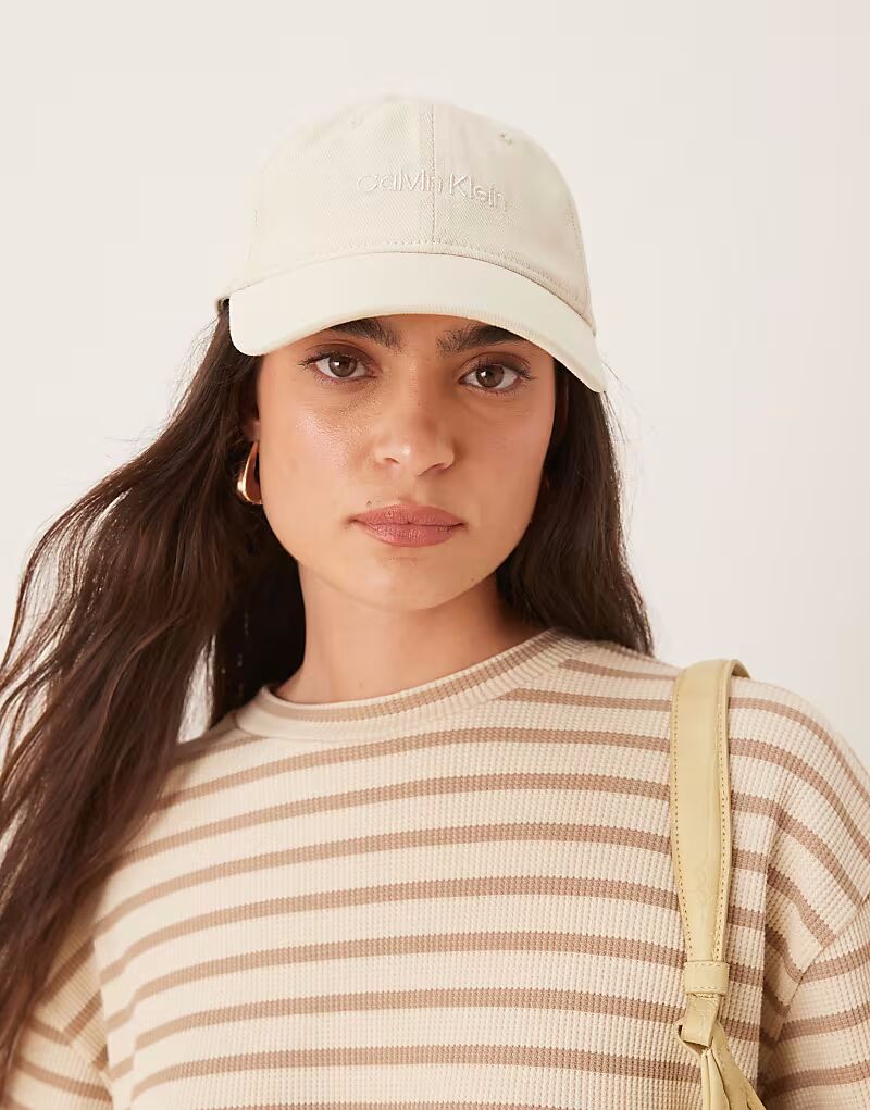 

Кепка из денима с вышивкой Calvin Klein Jeans в цвете «кремовый»