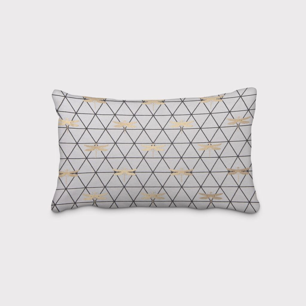 

КРАСИВАЯ ЖИЗНЬ. Чехол на подушку треугольники белый черный стрекоза золотой размер 60х80см (ВхШ) размер 60х80см (ВхШ) Schöner-Leben