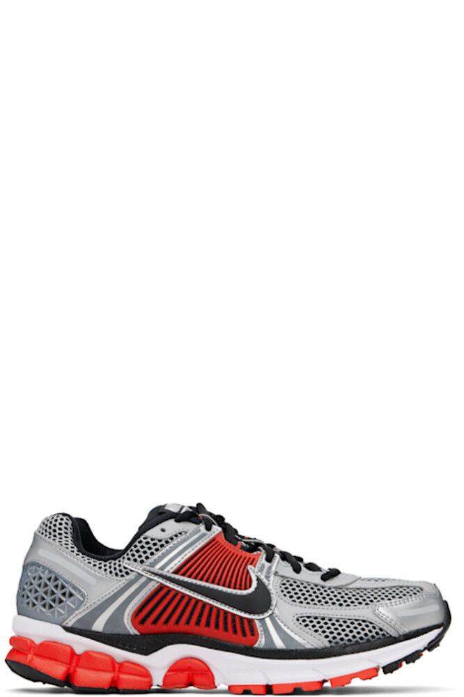 

Серебристо-красные кроссовки Zoom Vomero 5 Nike