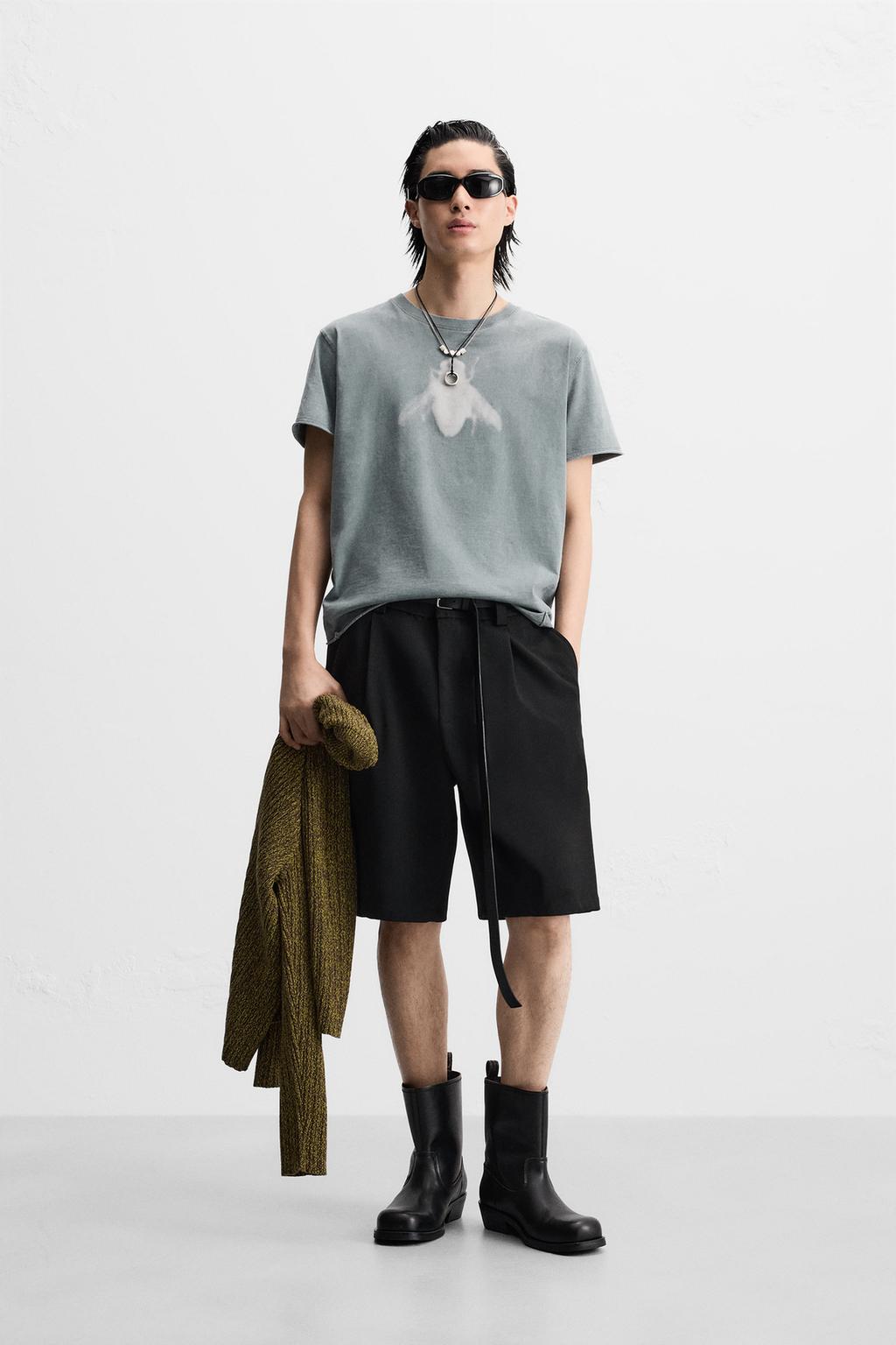 

Застиранная футболка с принтом мухи ZARA, серый