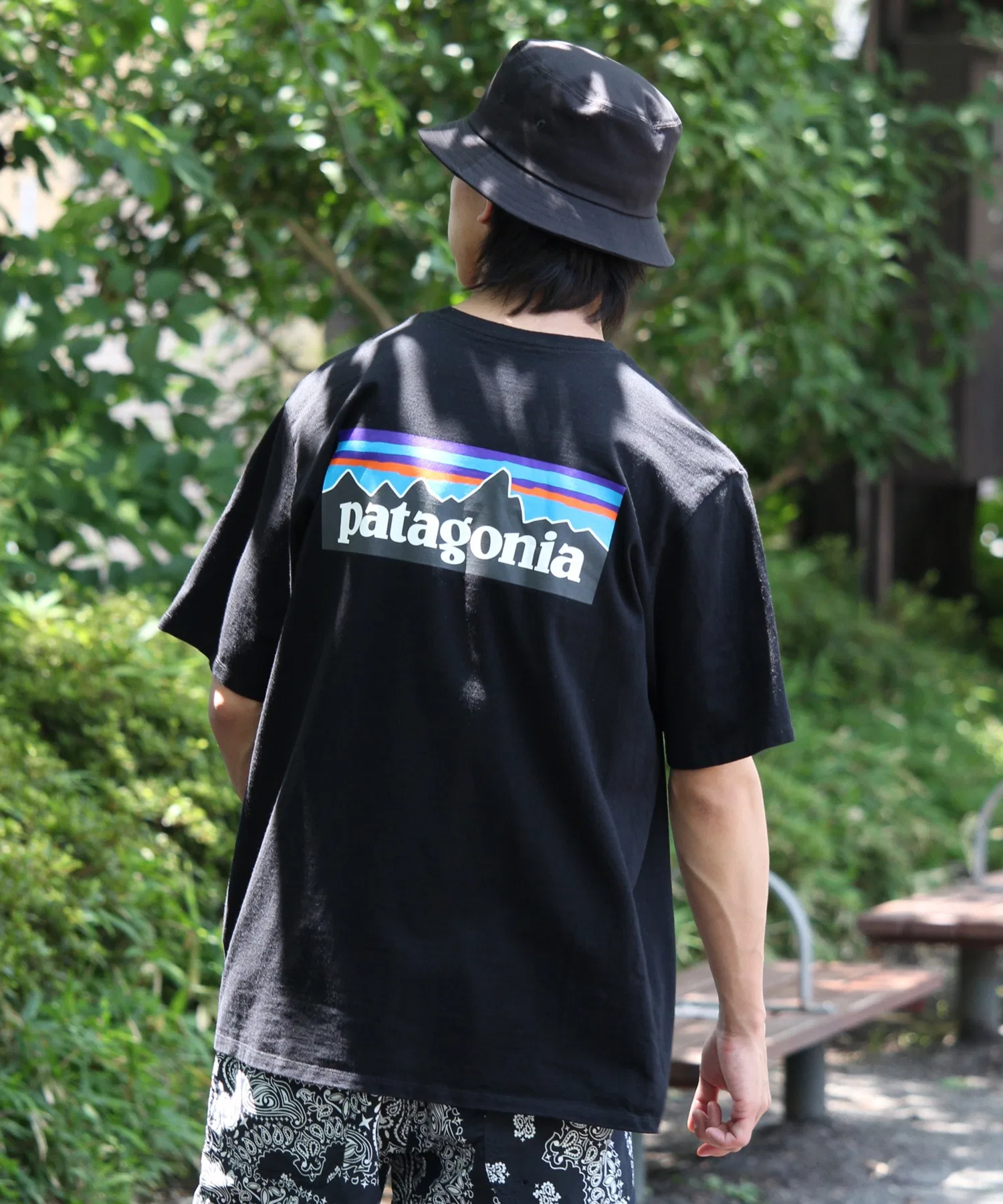 Унисекс футболка P-6 Logo Patagonia с логотипом тёмно-синяя — фото 4