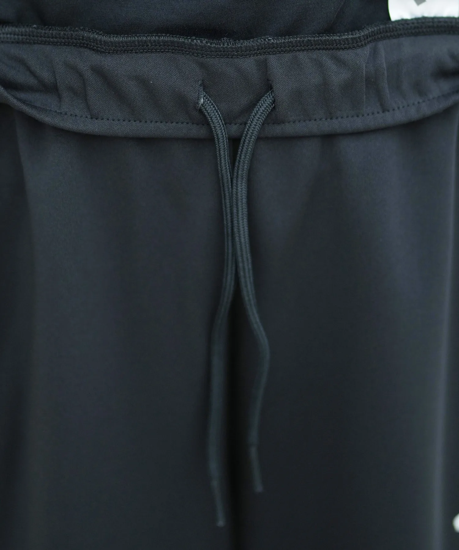Женские шорты из мягкого трикотажа с UV-защитой adidas JVP34 черные — фото 4