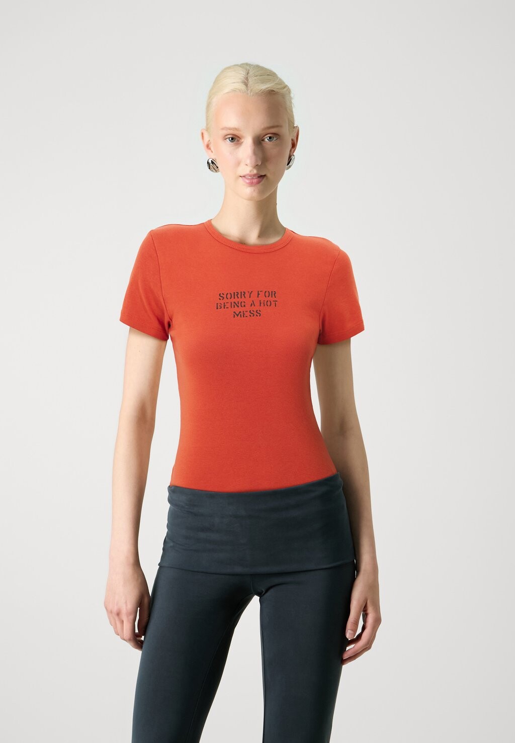 

Футболка с принтом HOT MESS BABY TEE BDG Urban Outfitters, красный