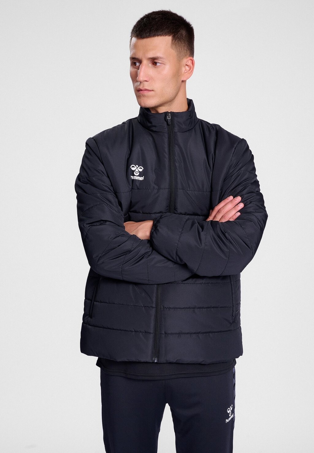 

Зимняя куртка ESSENTIAL BENCH Hummel, цвет black