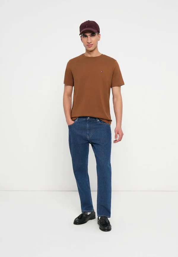 Футболка с круглым вырезом и вышивкой флага, базовая футболка Tommy Hilfiger, Highland Khaki — фото 2