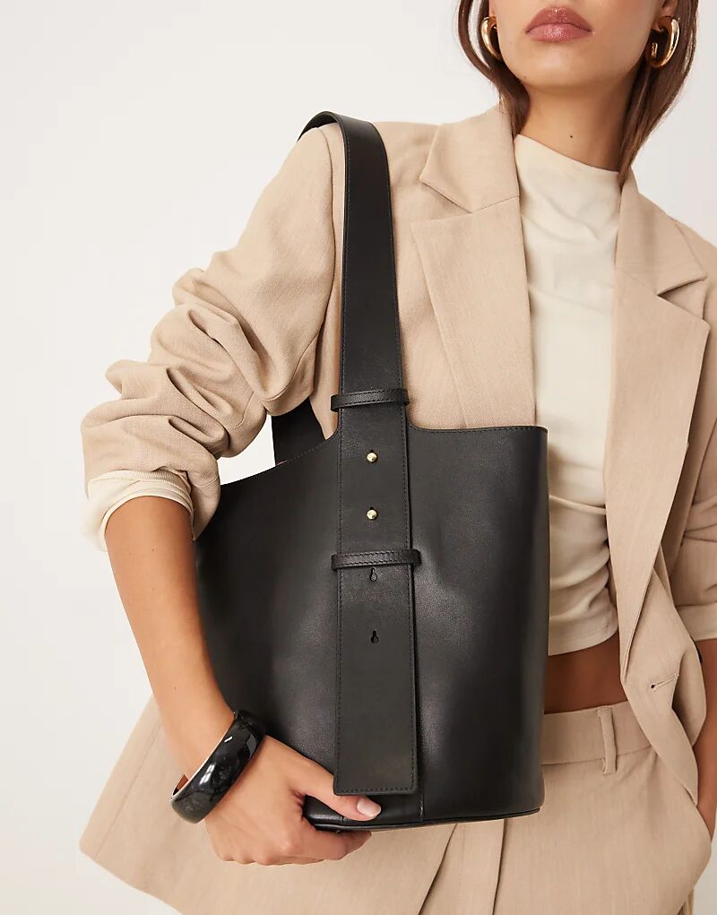 

Сумка-ведро Mango из 100% кожи черного цвета