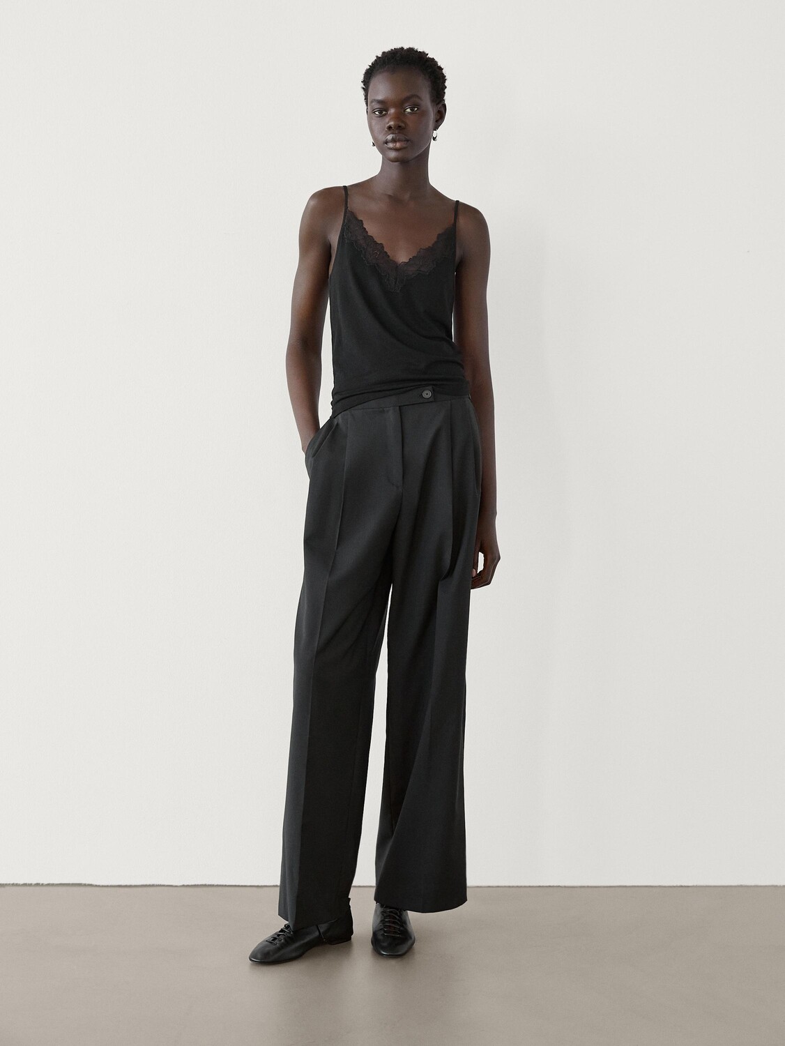 

Топ в бельевом стиле из мягкой рельефной ткани Massimo Dutti, черный