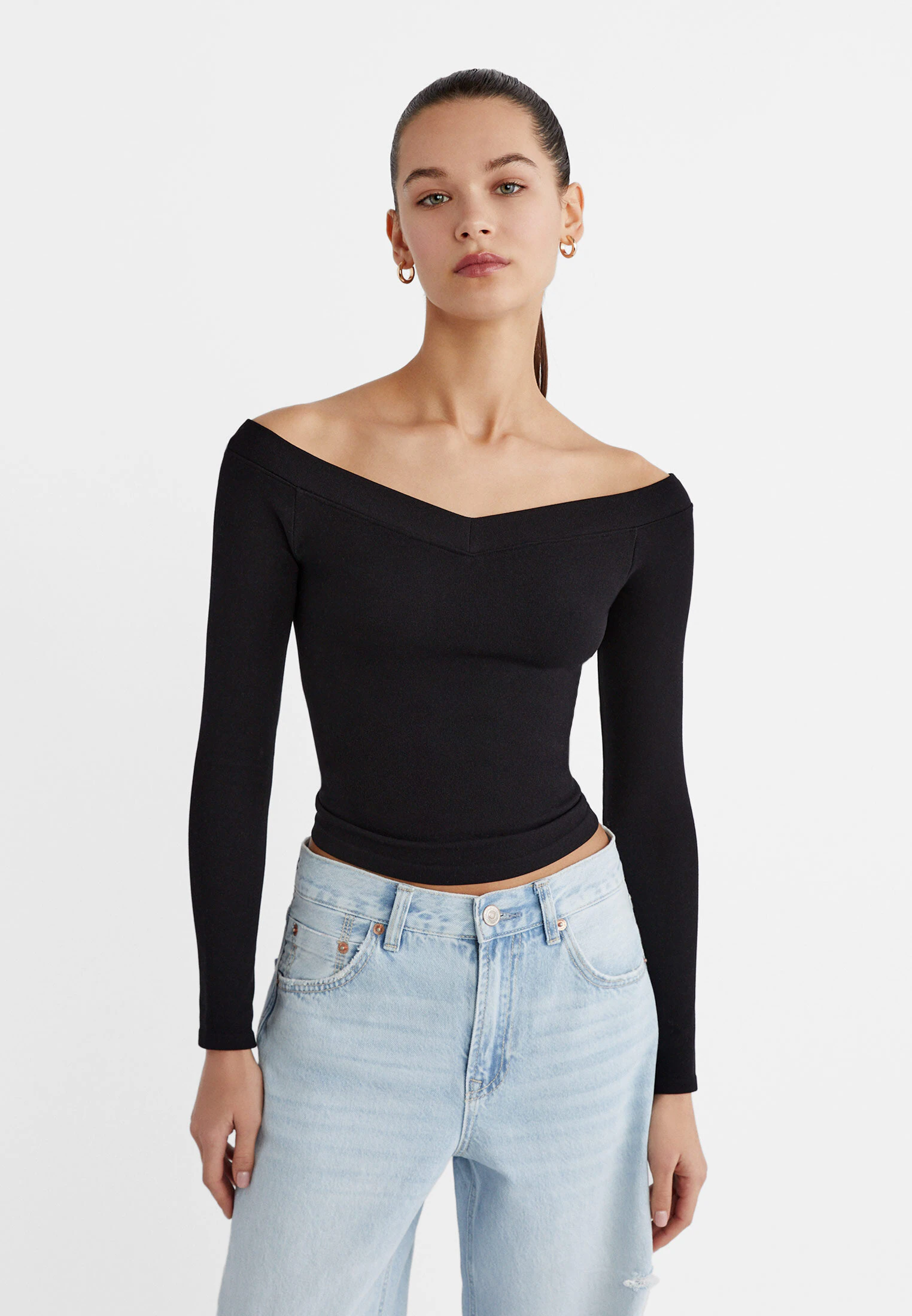 

Футболка с v-образным вырезом Stradivarius, черный