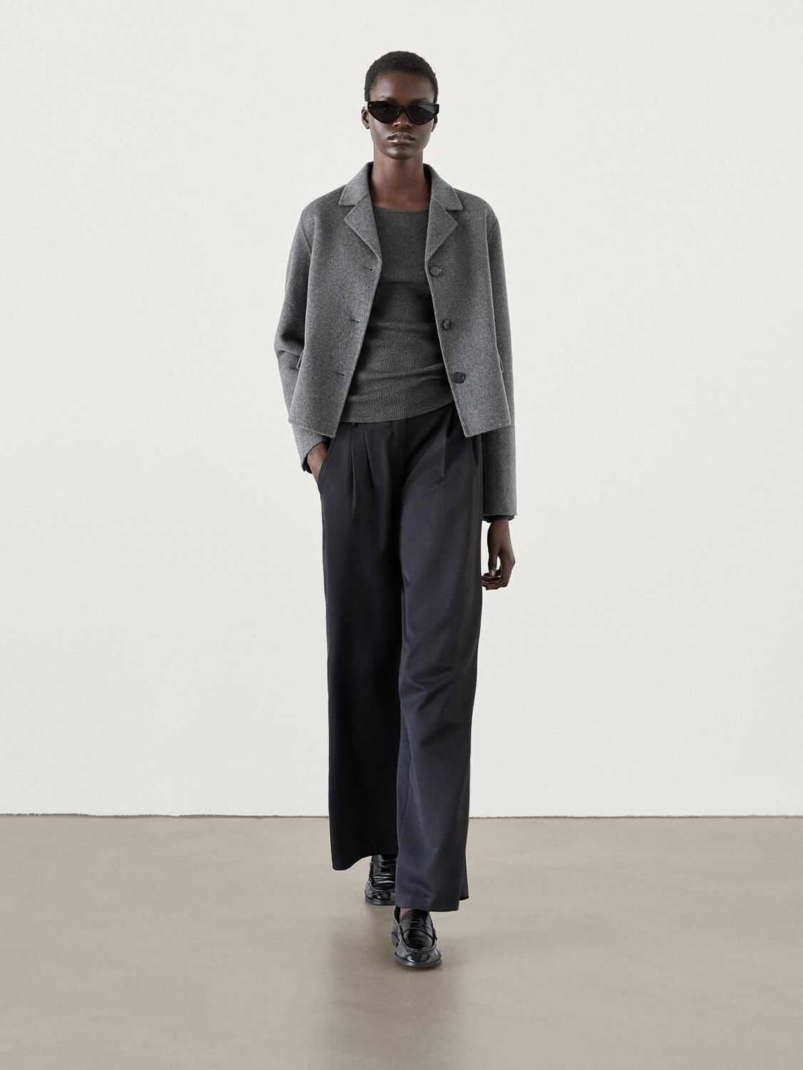 

Короткое пальто из смесовой шерсти с карманами Massimo Dutti, серый