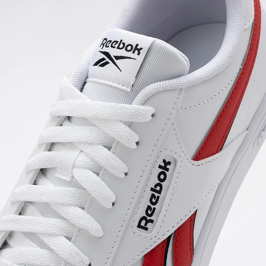 Кроссовки Reebok Court Retro Leather белого цвета — фото 2
