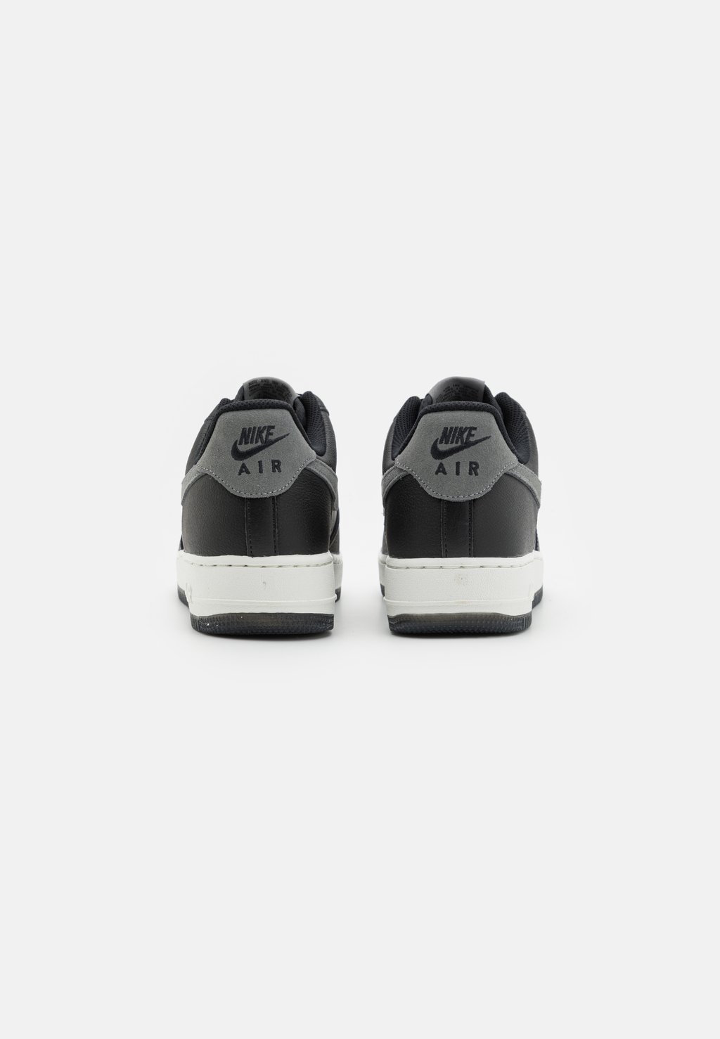 

Кроссовки на шнуровке AIR FORCE 1 07 LV8 Nike, черный