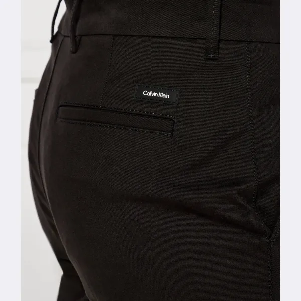 Современные брюки-чиносы узкого кроя Calvin Klein, черный — фото 4