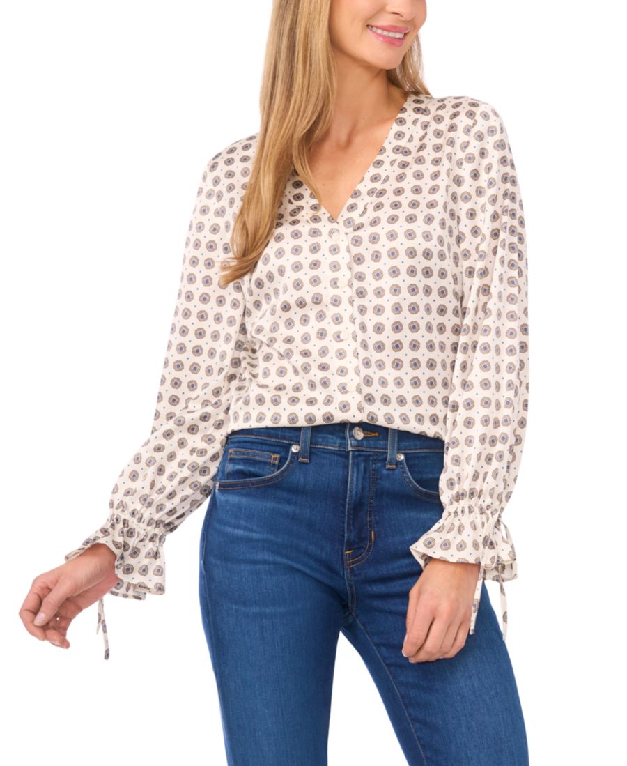 

Женская блузка с V-образным вырезом, пуговицами и кружевной оборкой CeCe, New Ivory