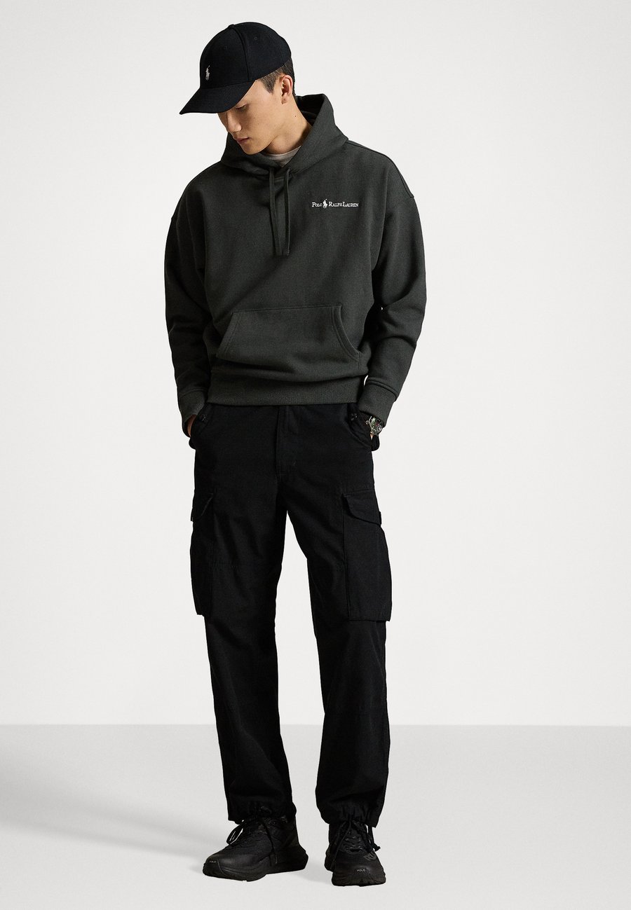 Худи Polo Ralph Lauren RELAXED FIT LOGO FLEECE HOODIE, Deep Grey/Dark Grey — фото 2