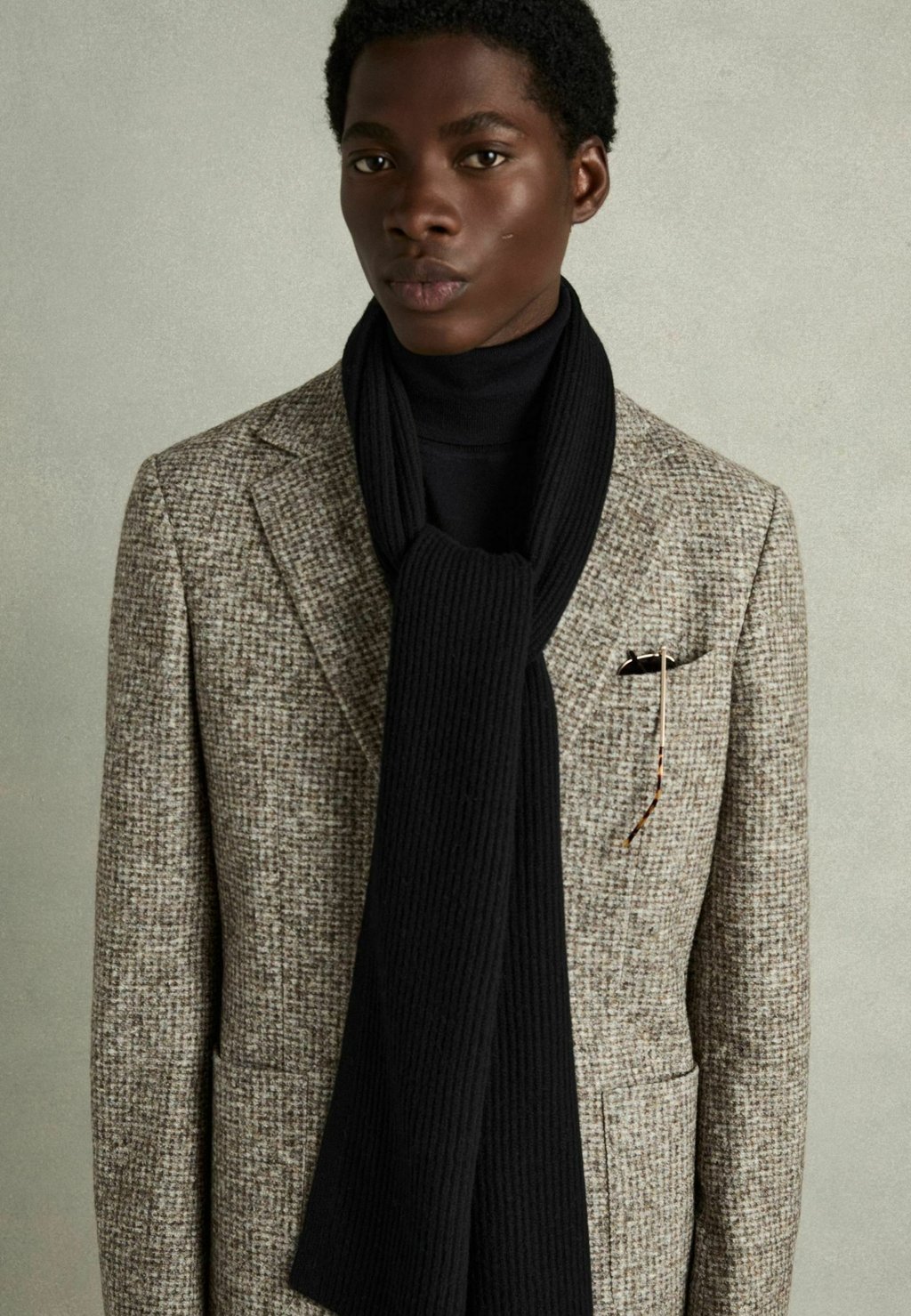 

Шарф CHESTERFIELD Reiss, черный