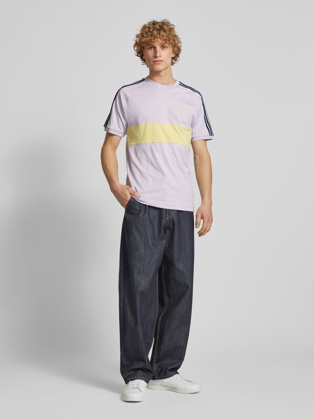 

Футболка с вышитым логотипом adidas Originals, сиреневый