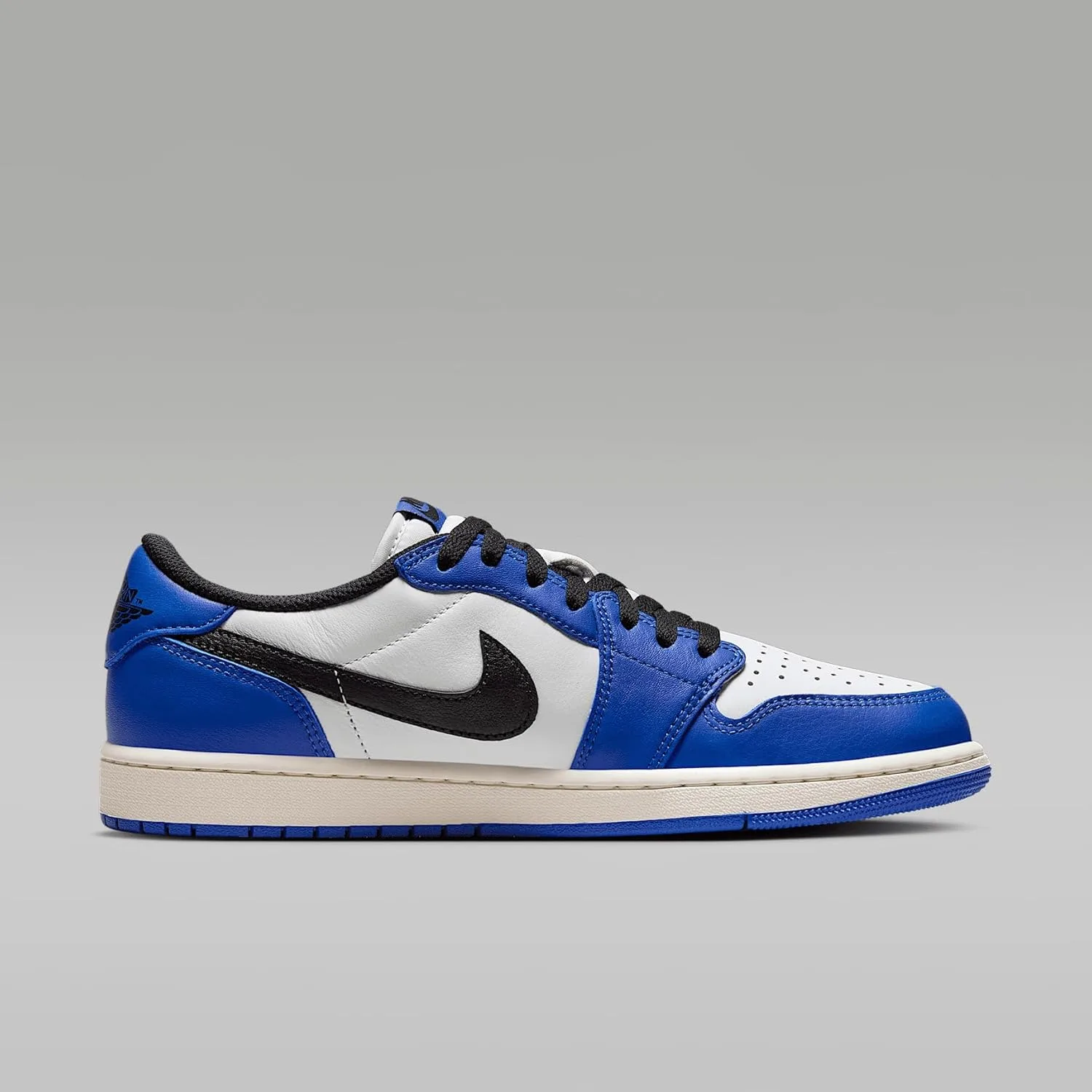 Мужские баскетбольные кроссовки Nike Air Jordan 1 Low, белый/черный — фото 3