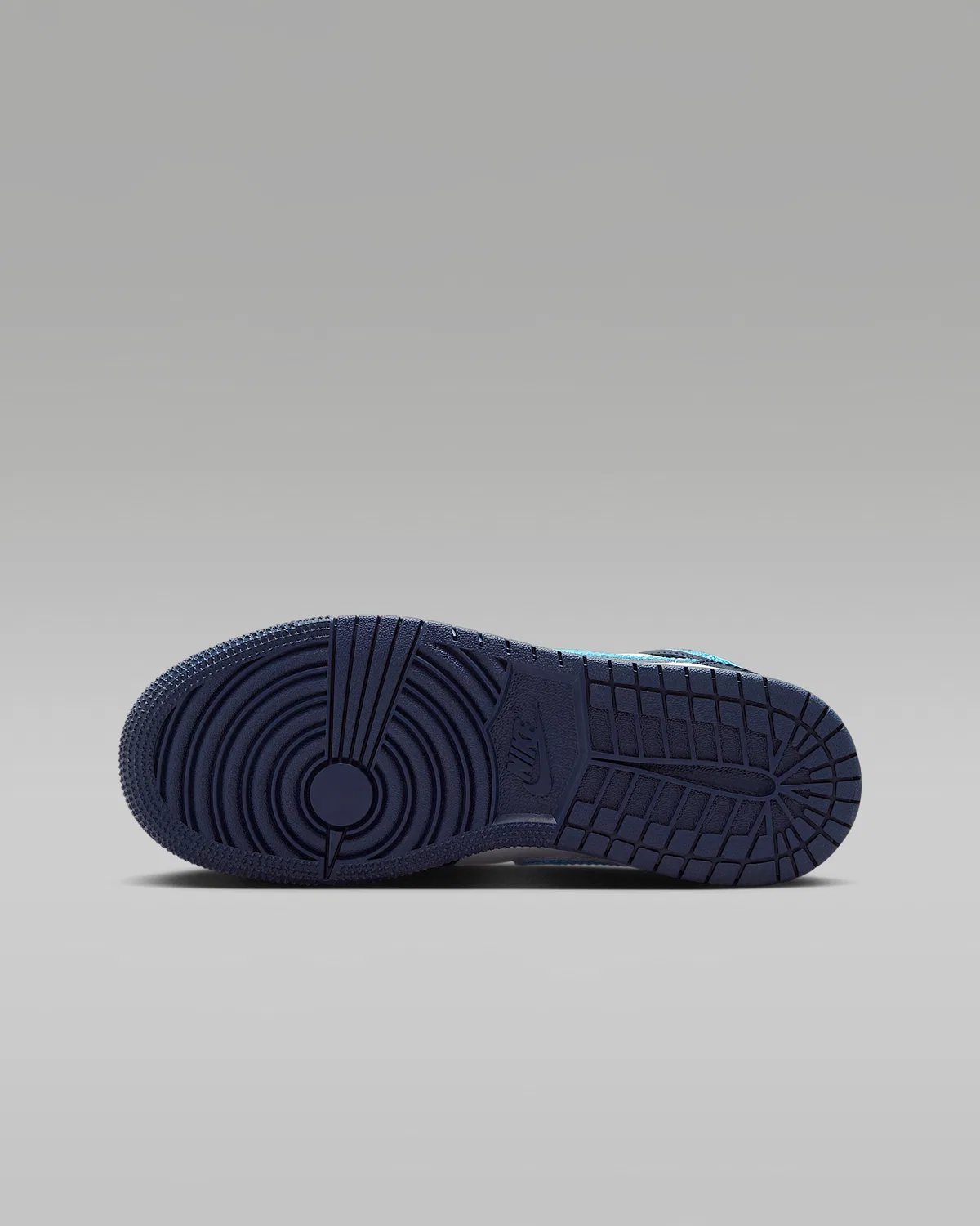 Кроссовки Air Jordan 1 Mid для детей старшего возраста, Obsidian/White/Dark Powder Blue — фото 2