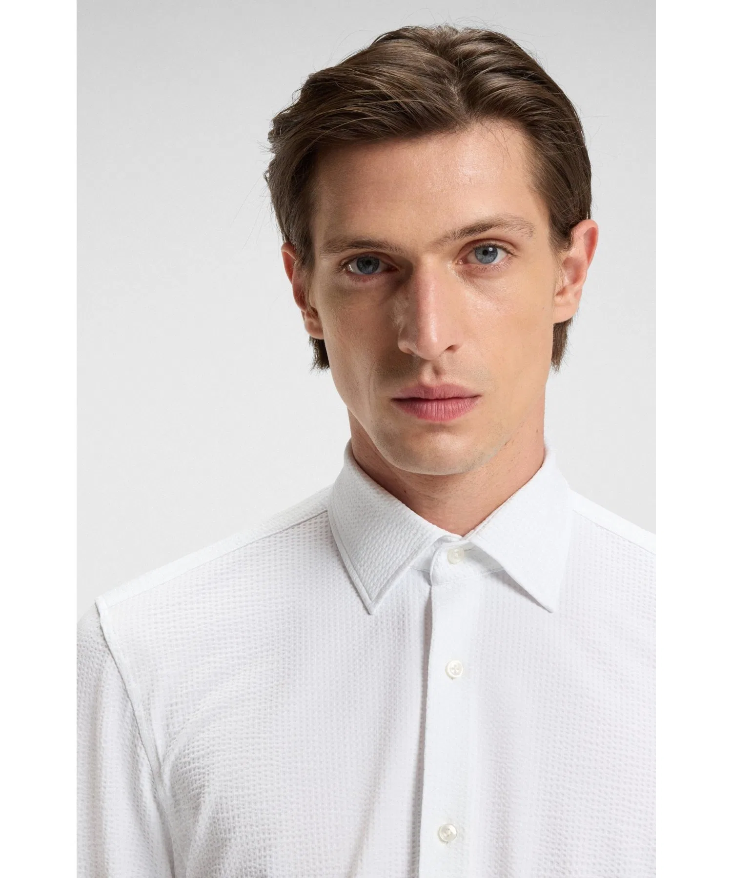 Мужская рубашка BOSS slim fit из стретч-сирсакера — фото 2