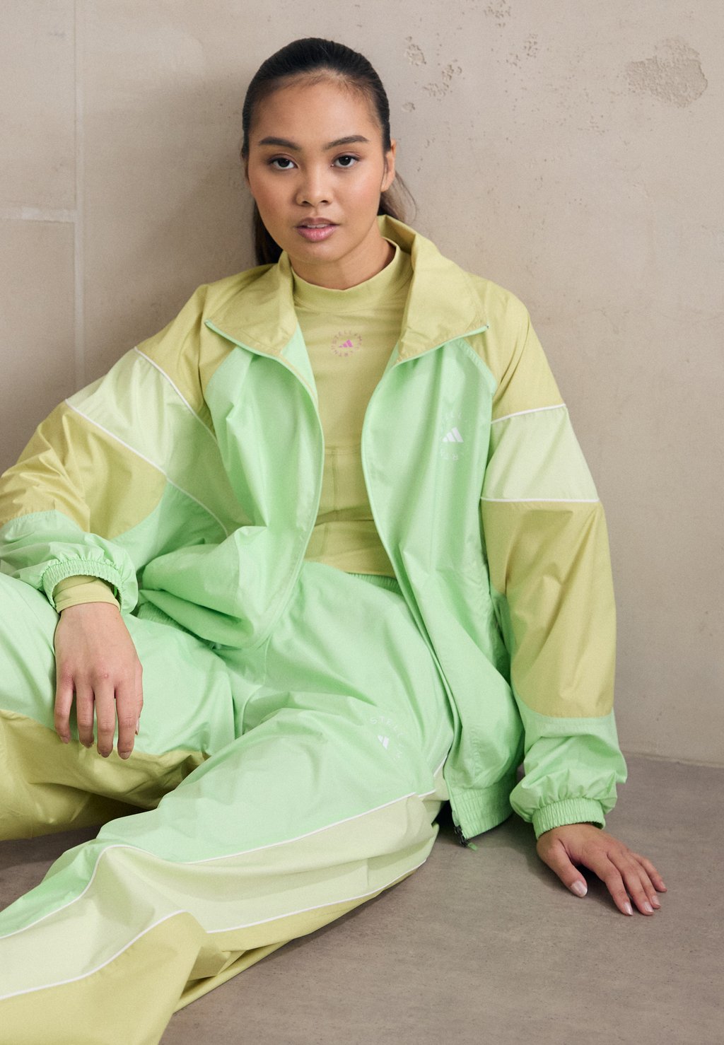 

Тренировочная куртка TRACKTOP adidas by Stella McCartney, неоновый зеленый