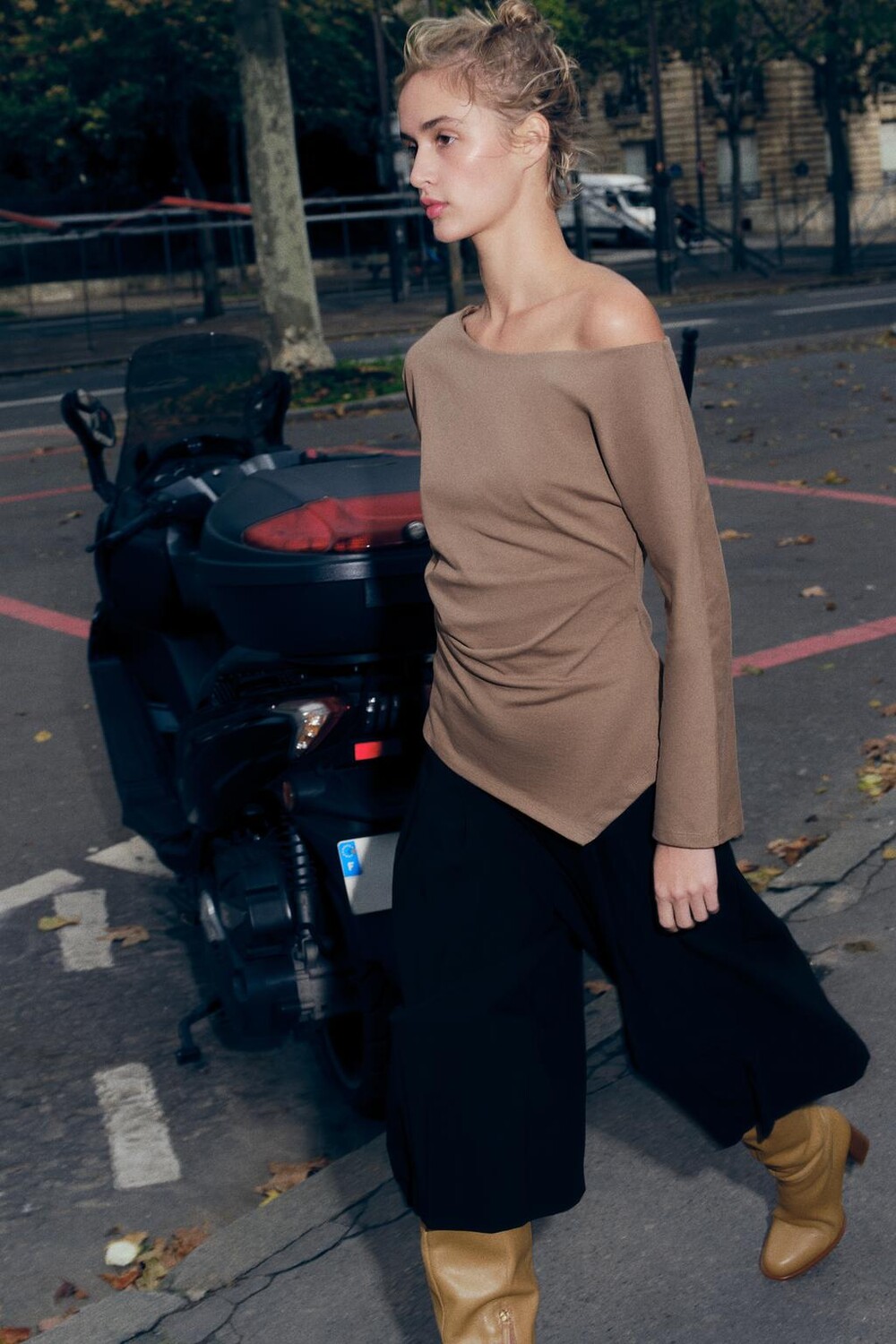 

Асимметричный топ с присборенными деталями ZARA, цвет mink