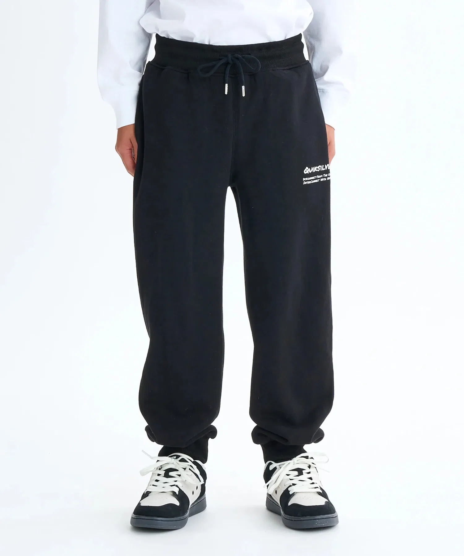 Спортивные штаны HAND DRAWN SWEAT PT / Quiksilver Kids Set-up, совместимые с детской системой, с флисовой подкладкой и эластичным поясом.