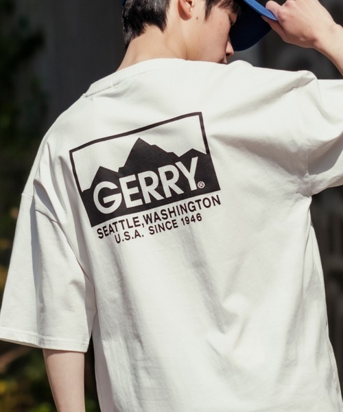 

Футболка с коротким рукавом, принтом на спине и вышивкой GERRY, белый