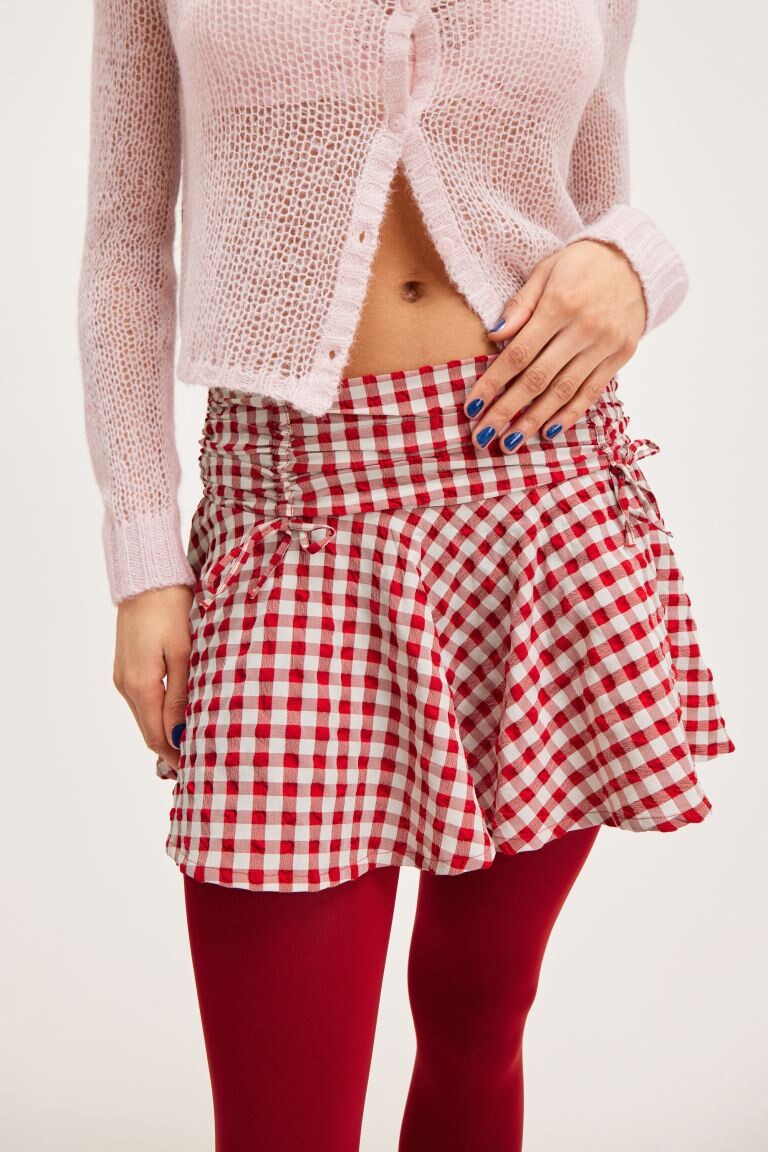 

Короткая мини-юбка с бантом Monki, красный