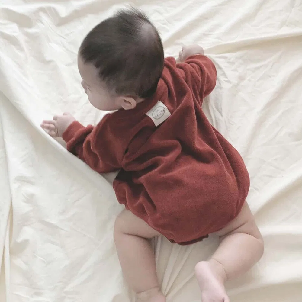 Детский боди-свитшот Mason кирпичного цвета от Littlegrove — фото 2