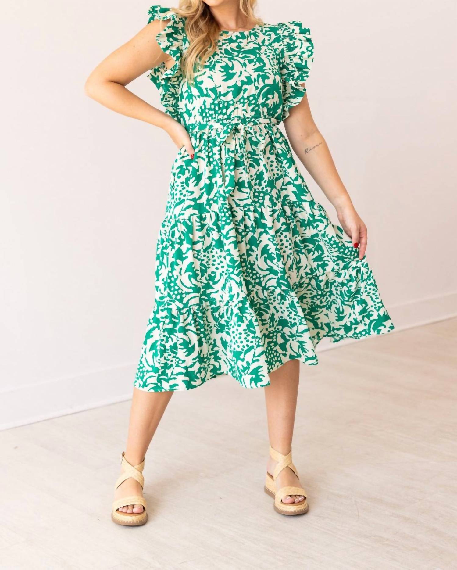 

Платье миди Beatrice в бежево-зеленой гамме Southern Grace