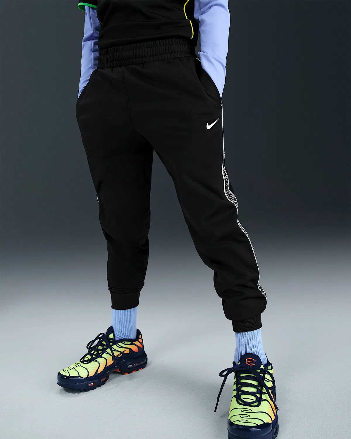 Детские спортивные штаны Nike Sportswear Club Dri-FIT, Black/Black/Black/White — фото 2