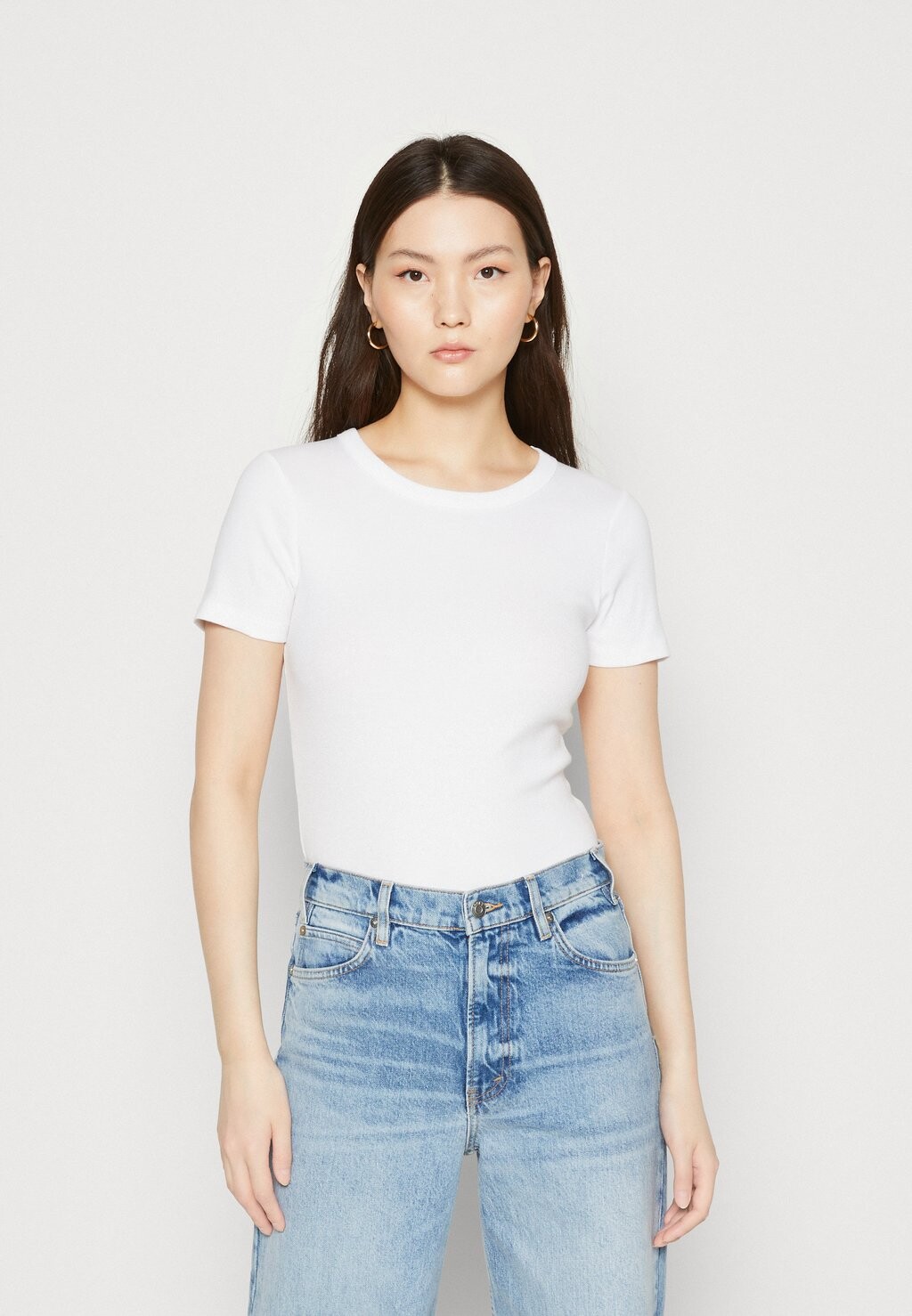 

Базовая футболка mbyM, белый