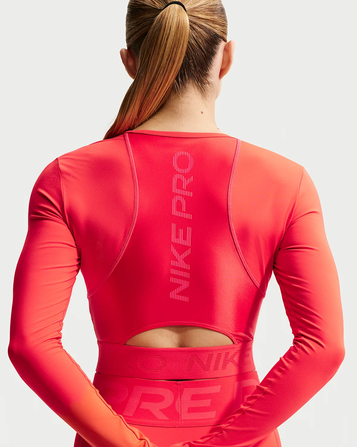 Женский топ Nike Pro Dri-FIT с длинным рукавом, Light Crimson/Ember Glow/White — фото 2